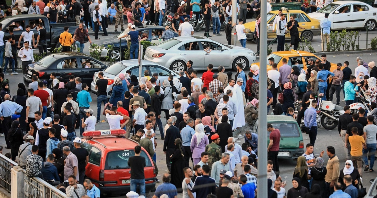 معتقلين