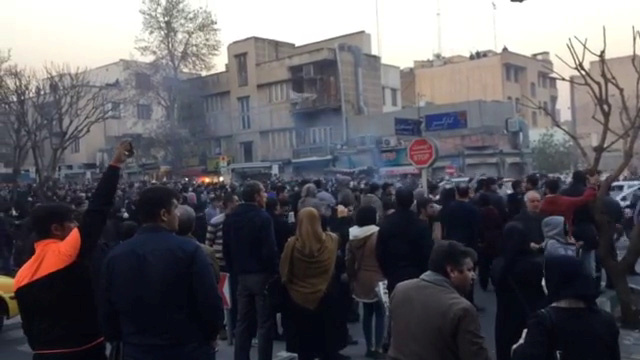لاعبة إيرانية تنضم للرياضيين